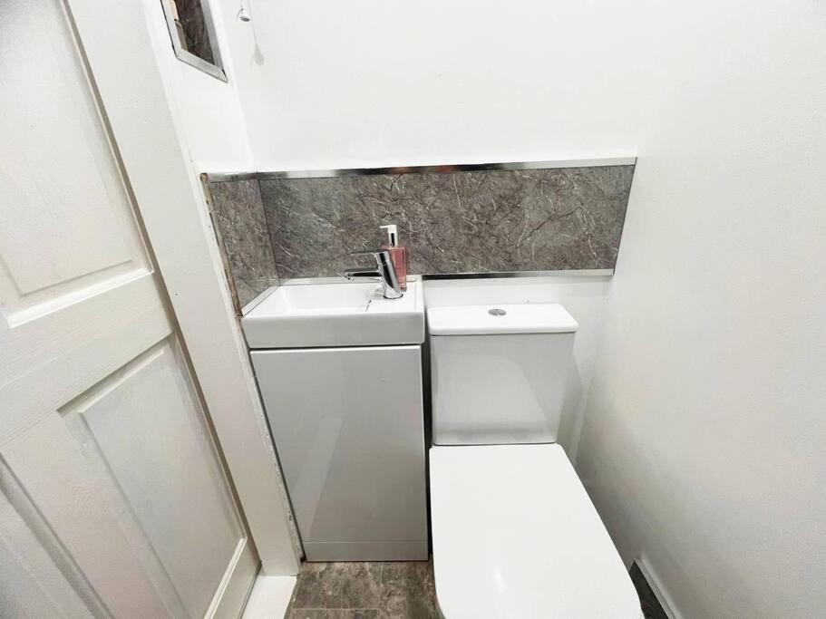 Shared House In Central Location Инвернес Екстериор снимка